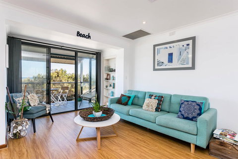 Blissful Beachfront Beachouse - Accommodation QLD 6