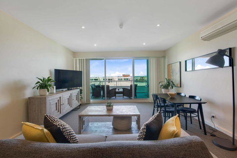 Port Adelaide Executive Waterfront Apartment - Accommodation QLD 21