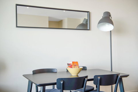 Port Adelaide Executive Waterfront Apartment - Accommodation QLD 12