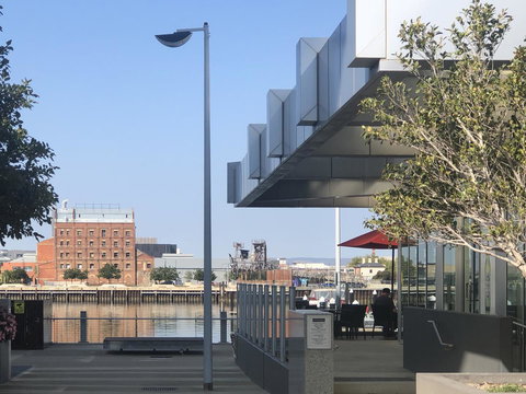 Port Adelaide Executive Waterfront Apartment - Accommodation QLD 32