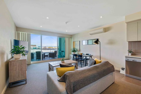 Port Adelaide Executive Waterfront Apartment - Accommodation QLD 1
