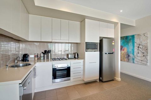 Port Adelaide Executive Waterfront Apartment - Accommodation QLD 8