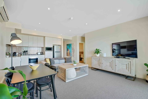Port Adelaide Executive Waterfront Apartment - Accommodation QLD 17