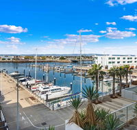 Port Adelaide Executive Waterfront Apartment - Accommodation QLD