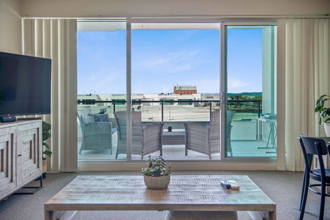 Port Adelaide Executive Waterfront Apartment - Accommodation QLD 22