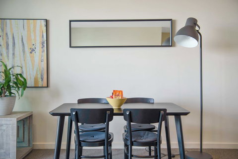 Port Adelaide Executive Waterfront Apartment - Accommodation QLD 11