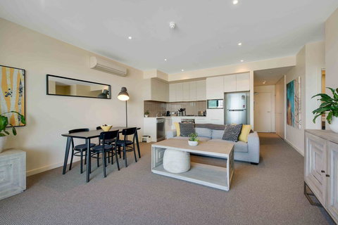 Port Adelaide Executive Waterfront Apartment - Accommodation QLD 10