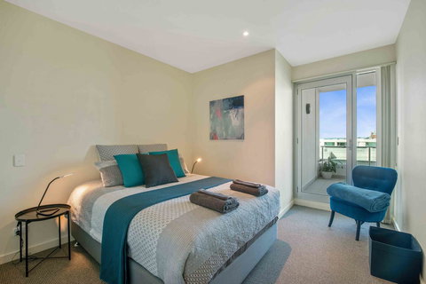 Port Adelaide Executive Waterfront Apartment - Accommodation QLD 2