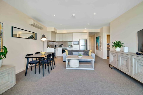 Port Adelaide Executive Waterfront Apartment - Accommodation QLD 16