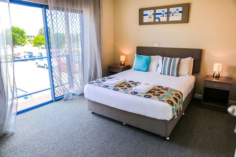 Marina Hotel - Accommodation QLD 30