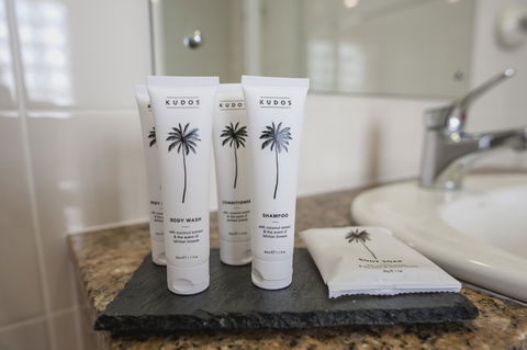 Marina Hotel - Accommodation QLD 1