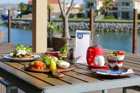 Marina Hotel - Accommodation QLD 40