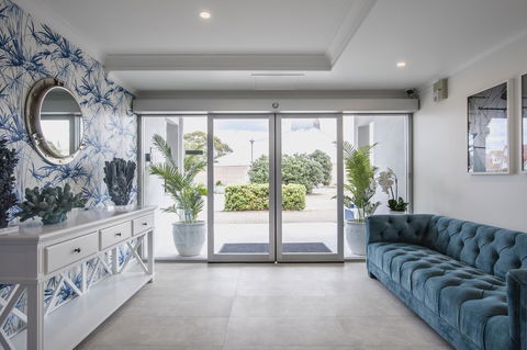 Marina Hotel - Accommodation QLD 18