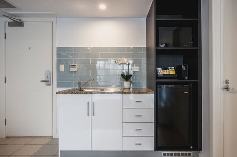 Marina Hotel - Accommodation QLD 17