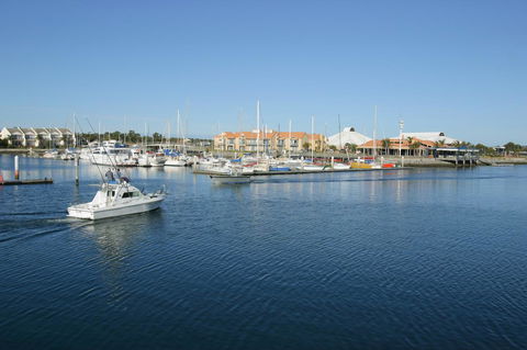 Marina Hotel - Accommodation QLD 39