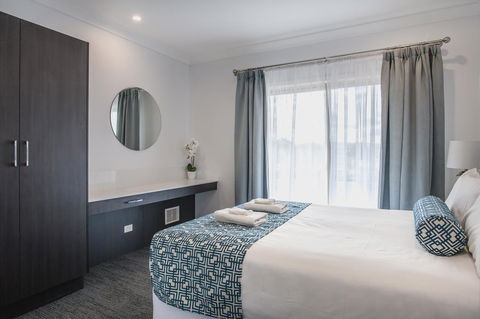 Marina Hotel - Accommodation QLD 4