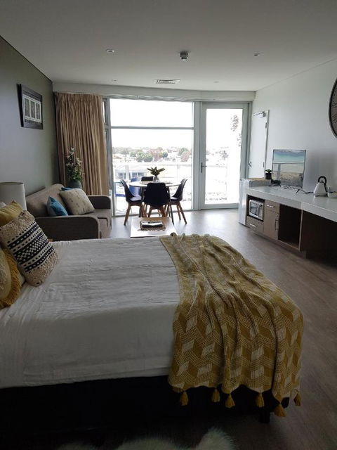 Ocean View Luxury Apartment & Suite - Accommodation QLD 4