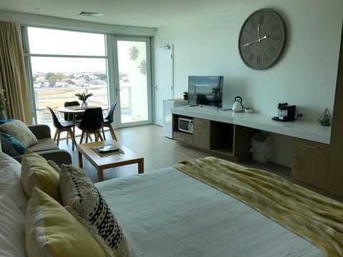 Ocean View Luxury Apartment & Suite - Accommodation QLD 13