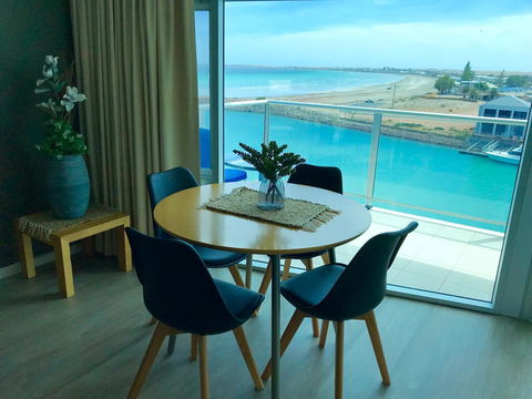 Ocean View Luxury Apartment & Suite - Accommodation QLD 21