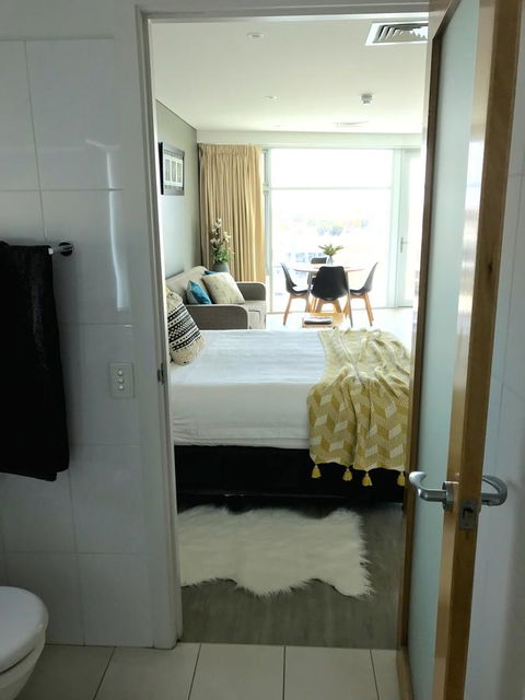 Ocean View Luxury Apartment & Suite - Accommodation QLD 16