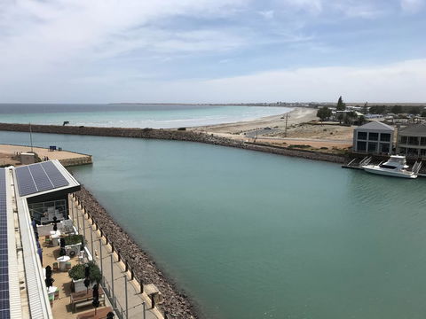 Ocean View Luxury Apartment & Suite - Accommodation QLD 7