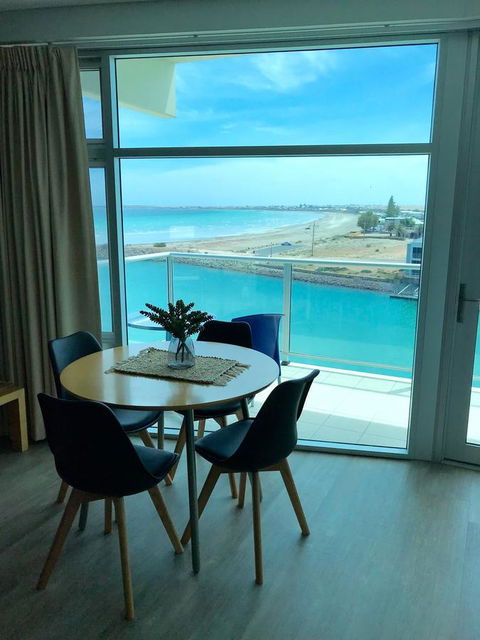 Ocean View Luxury Apartment & Suite - Accommodation QLD 22