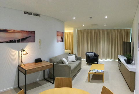 Wallaroo Marina Waterfront Luxe Apartment - Accommodation QLD 5
