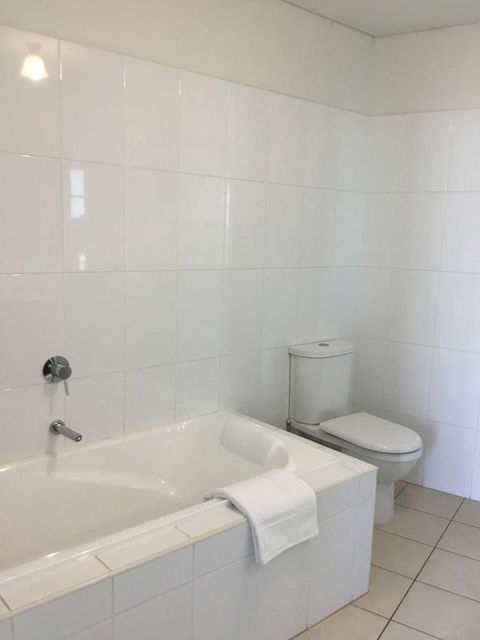 Wallaroo Marina Waterfront Luxe Apartment - Accommodation QLD 19