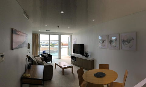 Wallaroo Marina Waterfront Luxe Apartment - Accommodation QLD 1