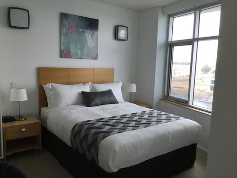 Wallaroo Marina Waterfront Luxe Apartment - Accommodation QLD 14