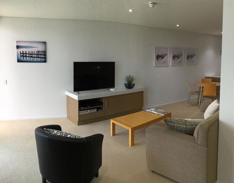 Wallaroo Marina Waterfront Luxe Apartment - Accommodation QLD 6