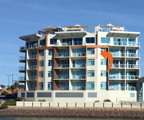 Wallaroo Marina Waterfront Luxe Apartment - Accommodation QLD 0