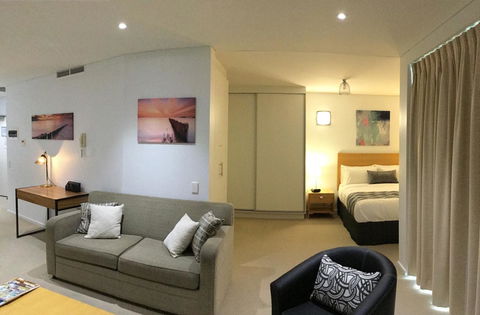 Wallaroo Marina Waterfront Luxe Apartment - Accommodation QLD 8