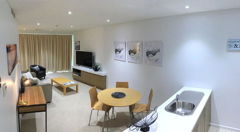 Wallaroo Marina Waterfront Luxe Apartment - Accommodation QLD 4