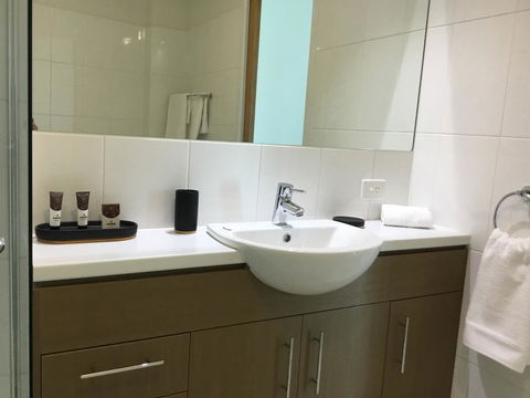 Wallaroo Marina Waterfront Luxe Apartment - Accommodation QLD 18