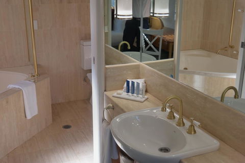 Pacific Bay Resort - Accommodation QLD 1