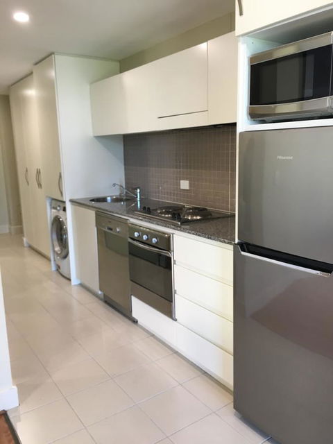 Beachside Luxury Apartments One & Two Bedroom In Beachfront Oaks Pier Building - Accommodation QLD 21