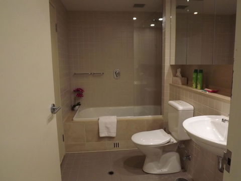 Beachside Luxury Apartments One & Two Bedroom In Beachfront Oaks Pier Building - Accommodation QLD 1