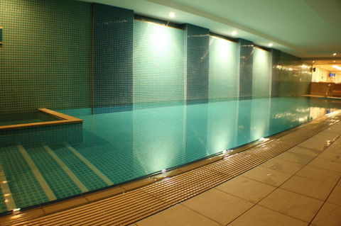 Beachside Luxury Apartments One & Two Bedroom In Beachfront Oaks Pier Building - Accommodation QLD 36