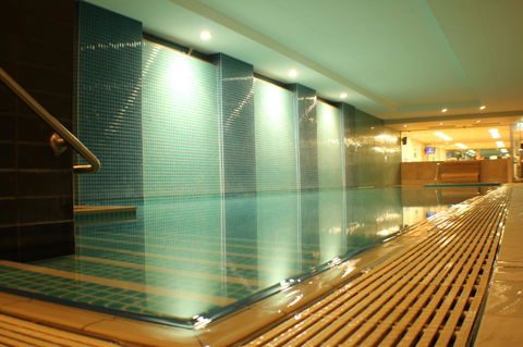 Beachside Luxury Apartments One & Two Bedroom In Beachfront Oaks Pier Building - Accommodation QLD 34