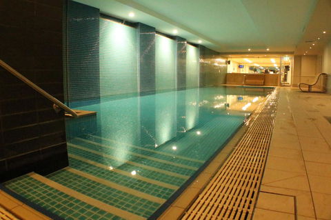 Beachside Luxury Apartments One & Two Bedroom In Beachfront Oaks Pier Building - Accommodation QLD 32