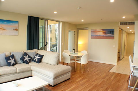 Beachside Luxury Apartments One & Two Bedroom In Beachfront Oaks Pier Building - Accommodation QLD 5
