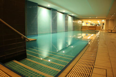 Beachside Luxury Apartments One & Two Bedroom In Beachfront Oaks Pier Building - Accommodation QLD 33