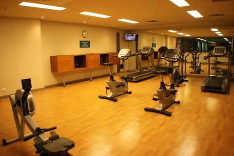 Beachside Luxury Apartments One & Two Bedroom In Beachfront Oaks Pier Building - Accommodation QLD 40