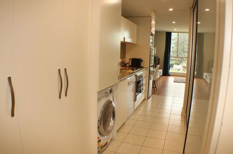 Beachside Luxury Apartments One & Two Bedroom In Beachfront Oaks Pier Building - Accommodation QLD 7
