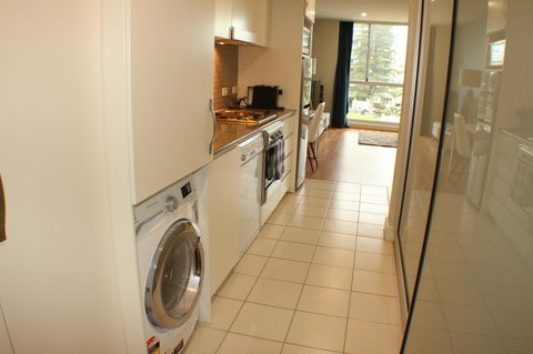 Beachside Luxury Apartments One & Two Bedroom In Beachfront Oaks Pier Building - Accommodation QLD 6