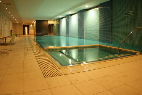 Beachside Luxury Apartments One & Two Bedroom In Beachfront Oaks Pier Building - Accommodation QLD 37