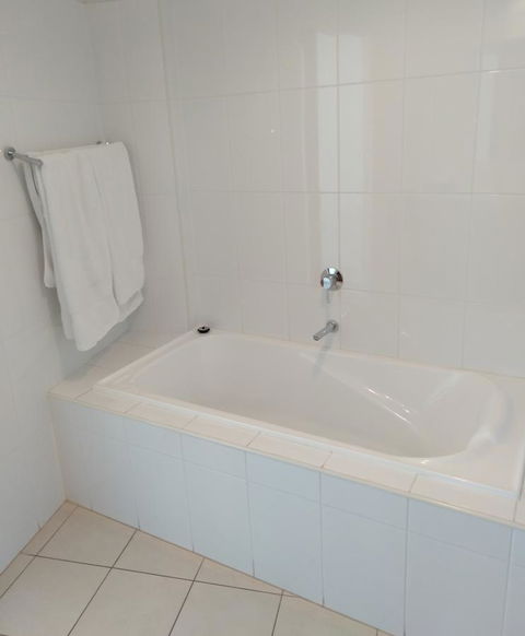 Wallaroo Marina Executive Apartments - Accommodation QLD 10