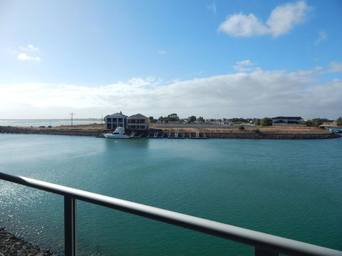 Wallaroo Marina Executive Apartments - Accommodation QLD 18