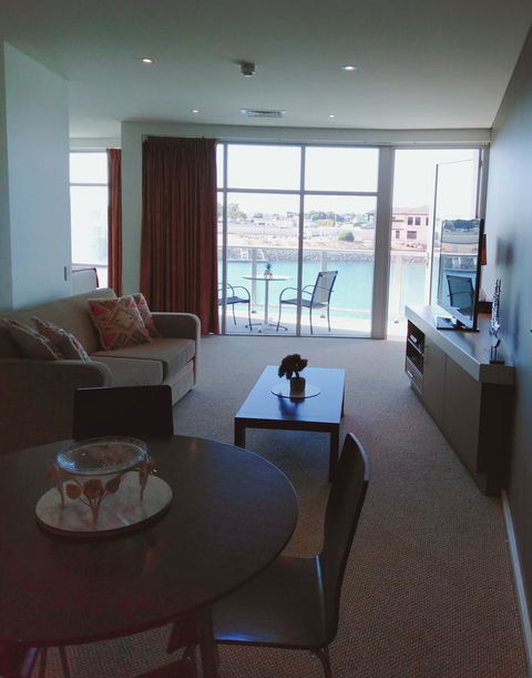 Wallaroo Marina Executive Apartments - Accommodation QLD 5